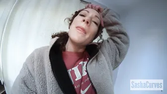 SashaCurves - Gentle Giantess Rescue Turns Cold