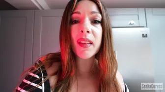 SashaCurves - Giantess For Hire