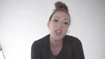 SashaCurves - Giantess Step-Sister Finds Your Hiding Spot